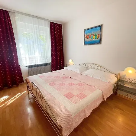 Apartment Nette In Mit Garten, Grill Und Terrasse Jadranovo
