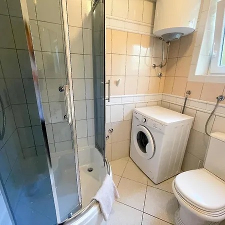 Apartment Nette In Mit Garten, Grill Und Terrasse Jadranovo