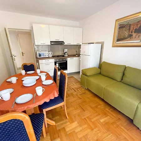 Nette In Mit Garten, Grill Und Terrasse Διαμέρισμα