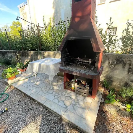Nette In Mit Garten, Grill Und Terrasse * Jadranovo