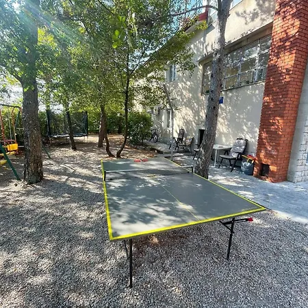 Nette In Mit Garten, Grill Und Terrasse * Jadranovo